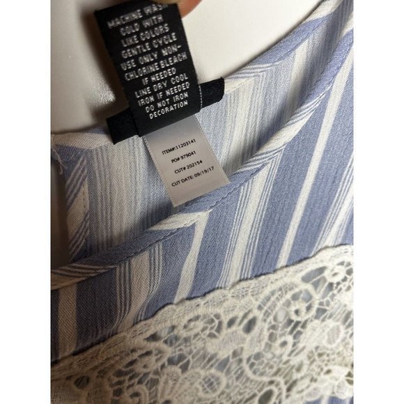 Torrid Blouse Size 1 1X Blue White Stripes Gauze Crochet Trim 3/4 Sleeves Flowy - Picture 6 of 8